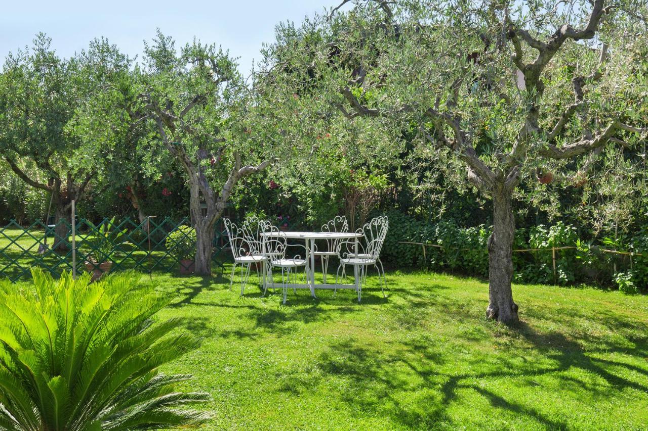 Villa Aurora-Holiday Home Apt 2 Bardolino Eksteriør billede